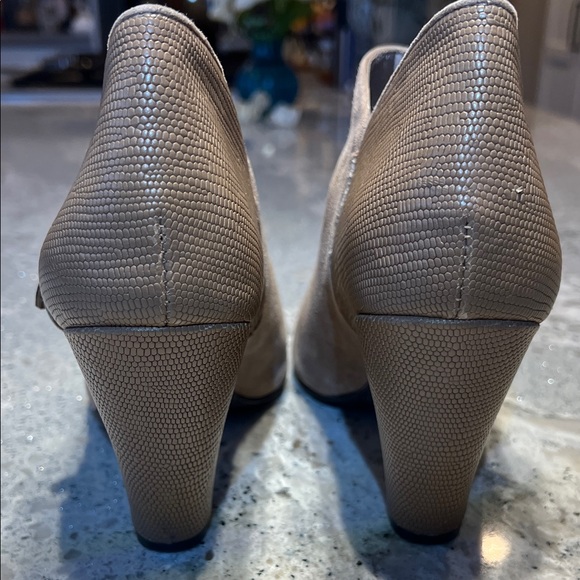 Gianni Bini Suede Tan Ankle Booties Size 8 - Picture 7 of 10